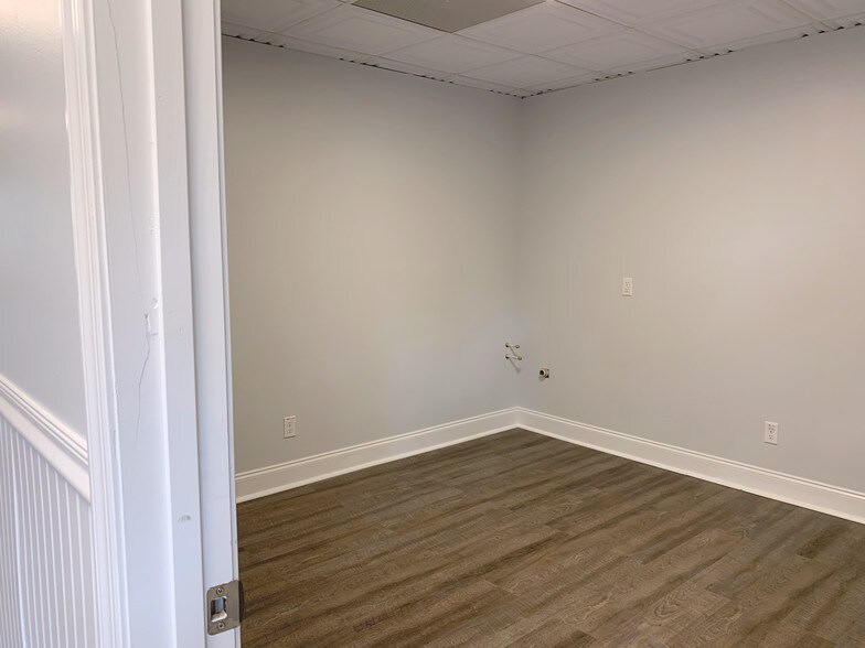 More Photos Of 26 W Main St, New Market Storefront Retail Office For Lease