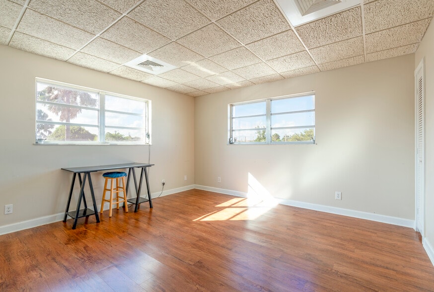 More Photos Of 218 S F St, Lake Worth Warehouse For Sale