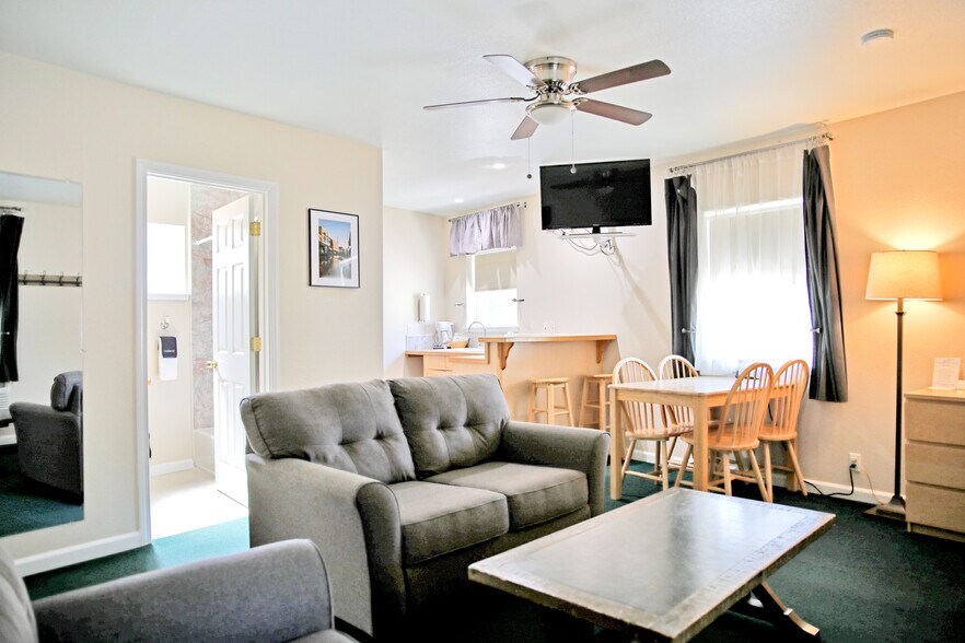 More Photos Of 816 W Main St, Grass Valley Hotel For Sale