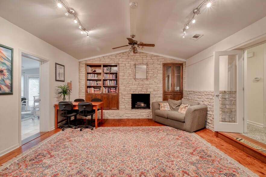 More Photos Of 13803 Ann Pl, Austin Office For Sale