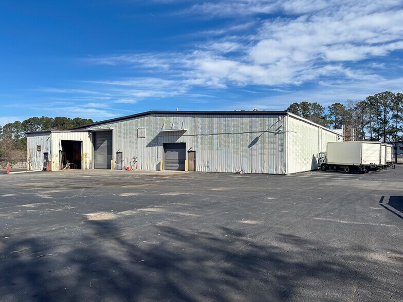 More Photos Of 6549 Fain St, Charleston Warehouse For Lease