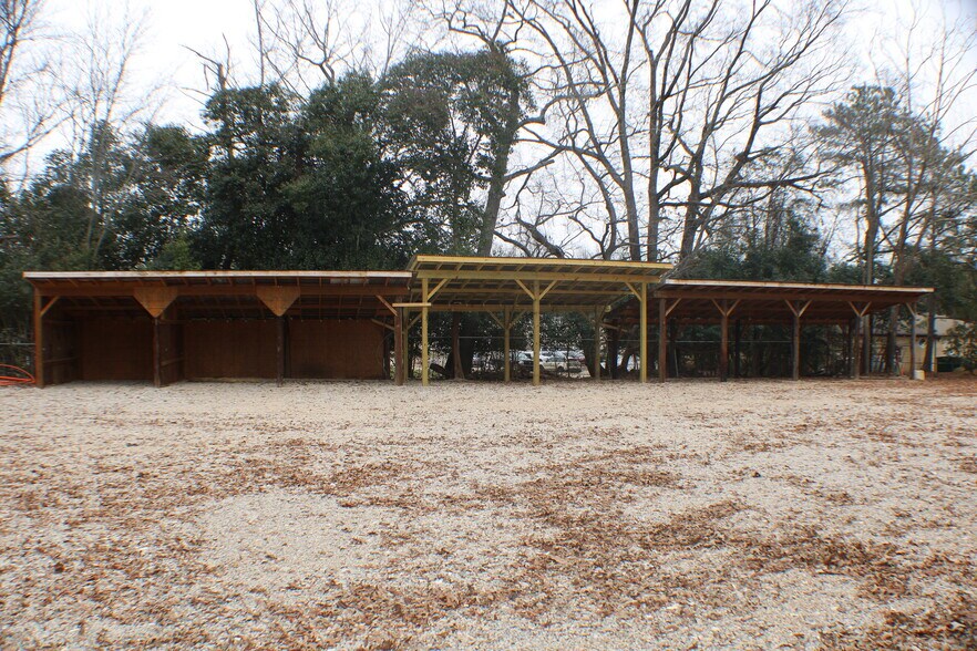 More Photos Of 1239 Industrial Dr, Matthews Land For Lease
