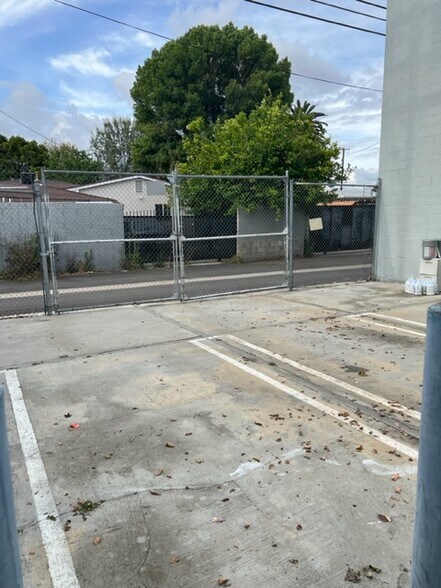 More Photos Of 22119 Sherman Way, Canoga Park Office For Lease
