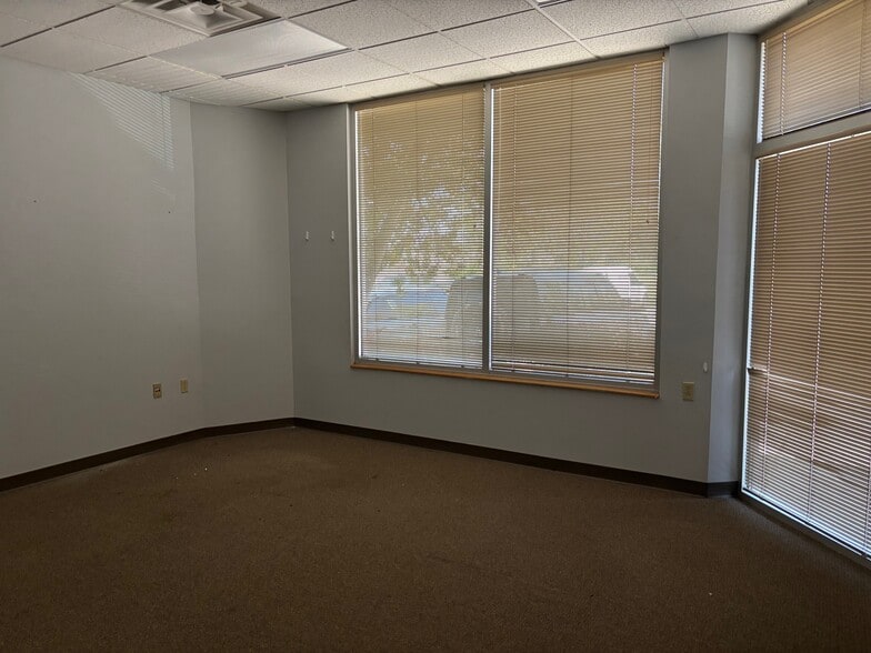 More Photos Of 10427 Cogdill Rd, Knoxville Light Distribution For Lease