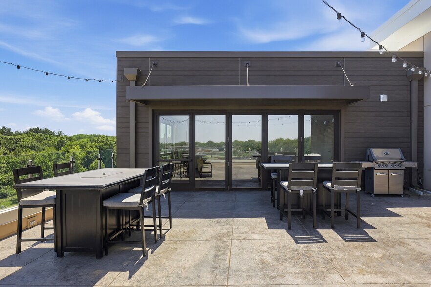 More Photos Of 1010 Enclave Blvd, Edwardsville Apartments For Sale