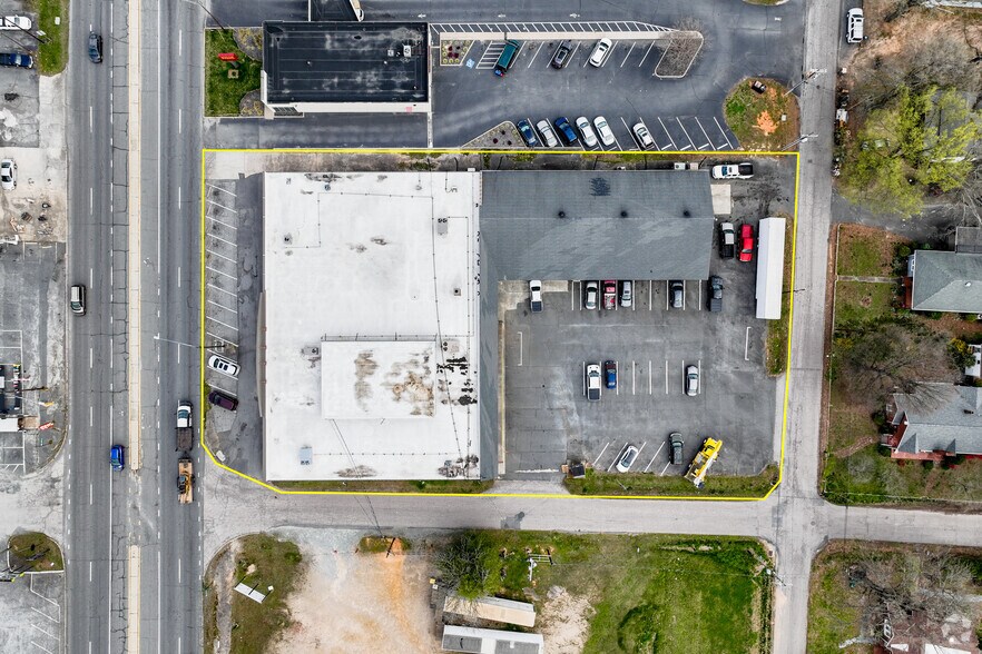 More Photos Of 700 N Cannon Blvd, Kannapolis Storefront Retail Office For Lease