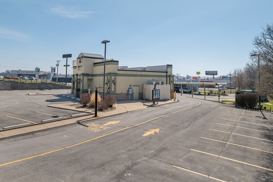 More Photos Of 3114 N Belt Hwy, Saint Joseph Fast Food For Sale