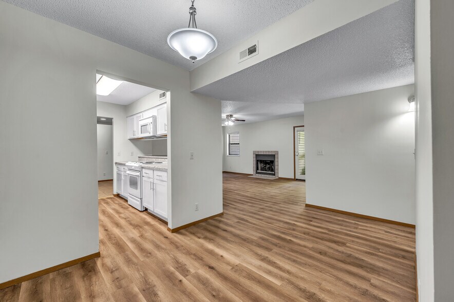 More Photos Of 2700-2714 W Willow Lake Dr, Peoria Apartments For Sale