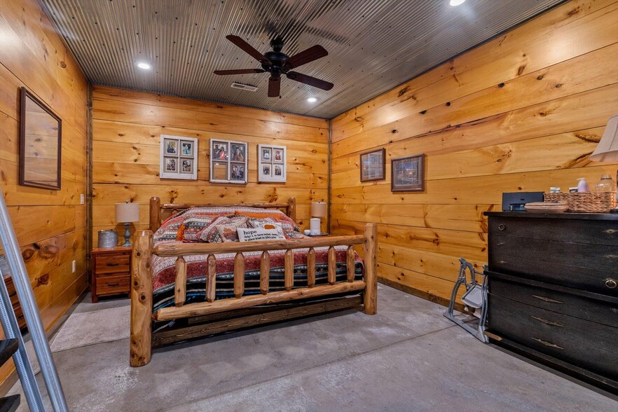 More Photos Of 558 Lucky Rd, Seymour Service For Sale