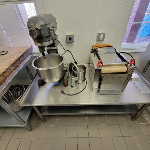 More Photos Of 2220 N Charles St, Baltimore Office For Sale