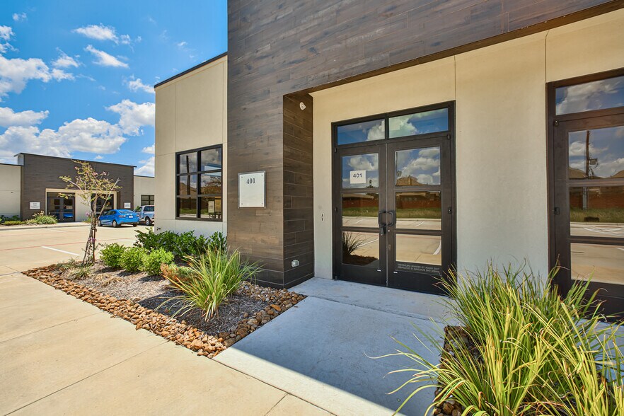 More Photos Of 8118 Fry Rd, Cypress Unknown For Lease