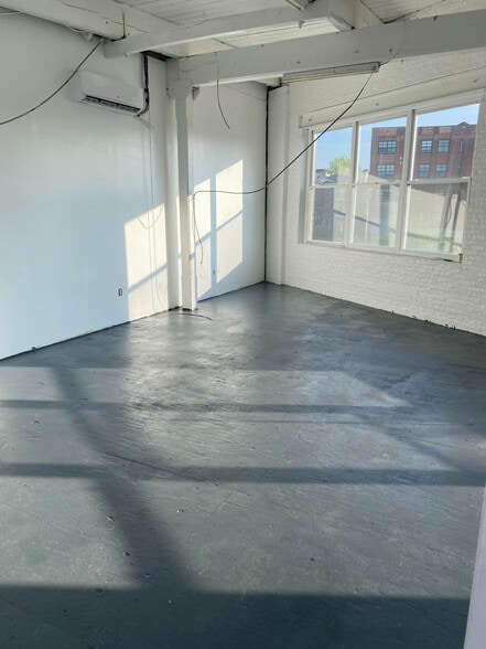 More Photos Of 60 Dickerson St, Newark Light Manufacturing For Lease