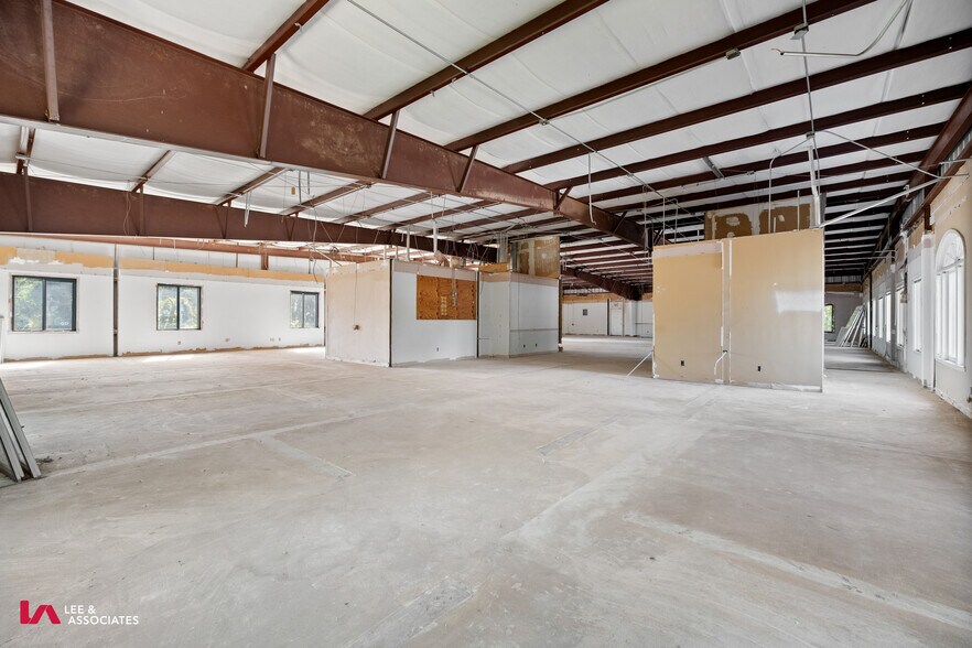 More Photos Of 1686 Roswell Rd, Marietta Office For Sale