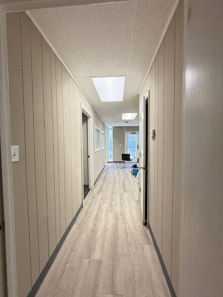 More Photos Of 3911 N Oak Tfwy, Kansas City Office For Sale