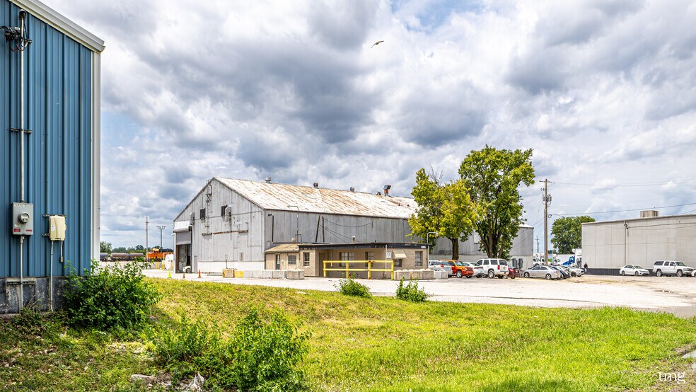 More Photos Of 200 W 11th Ave, North Kansas City Warehouse For Sale