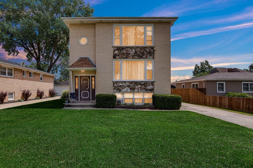 More Photos Of 10611 S 81st Ct, Palos Hills Apartments For Sale