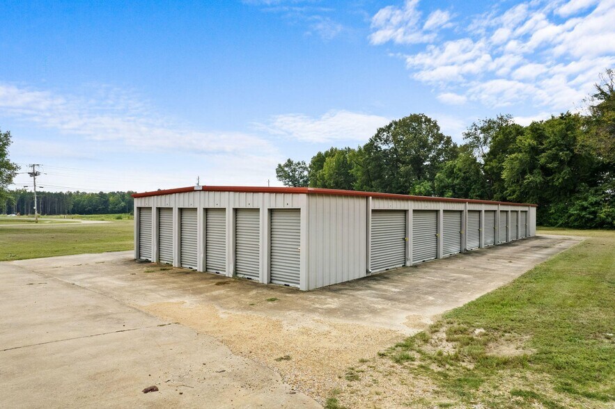 More Photos Of 504 S Harper Rd, Corinth Showroom For Sale