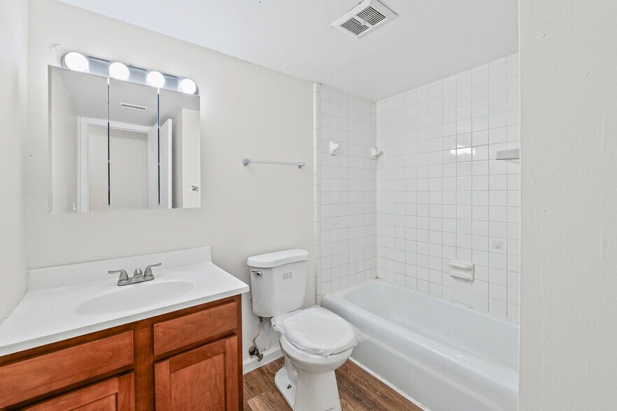 More Photos Of 2822-2846 Eldora Dr, Toledo Apartments For Sale