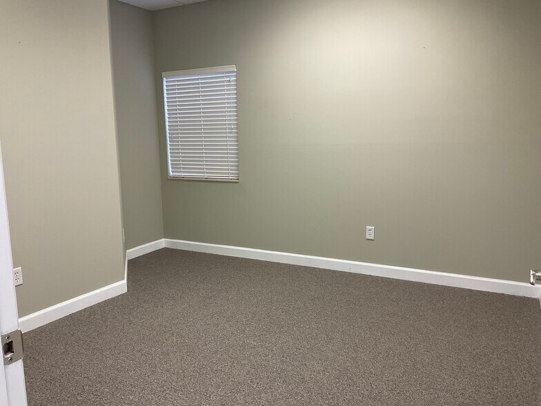 More Photos Of 955 E Martin Luther King Junior Dr, Tarpon Springs Medical For Lease