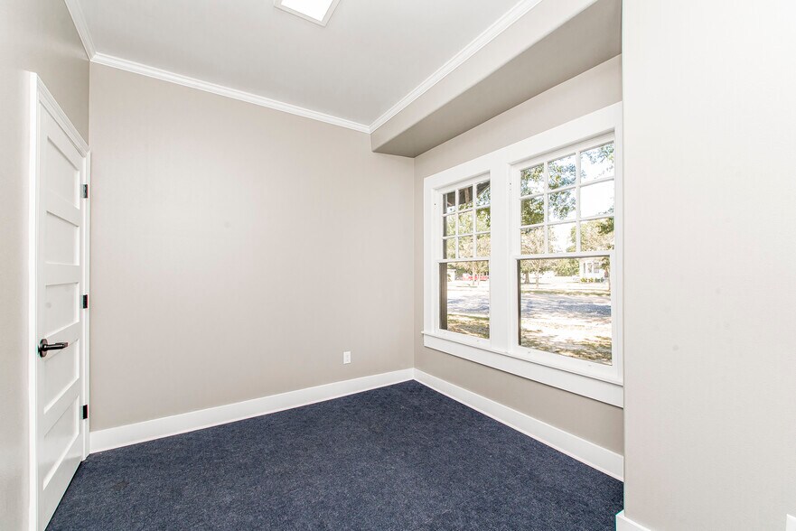 More Photos Of 302 Louisiana Ave, Bogalusa Office For Lease