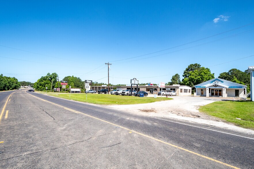 More Photos Of 14310 US-190, Onalaska General Retail For Sale