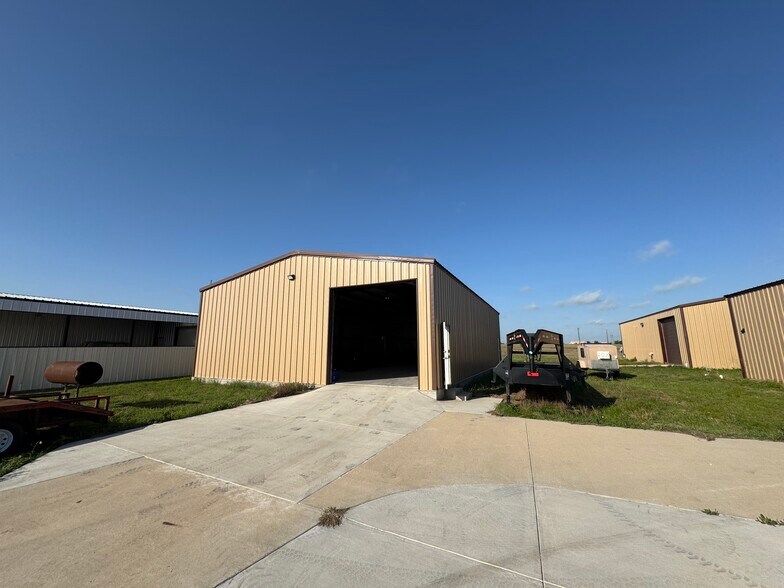 Primary Photo Of 100 Lr Williams Ln, Jarrell Warehouse For Lease