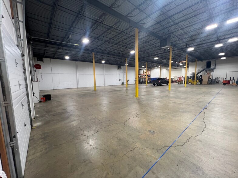 More Photos Of 1650 Oak St, Lakewood Manufacturing For Lease