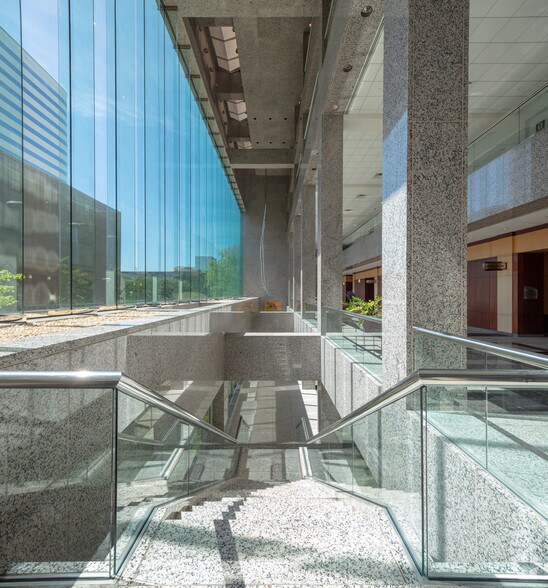 More Photos Of 919 E Main St, Richmond Office For Lease