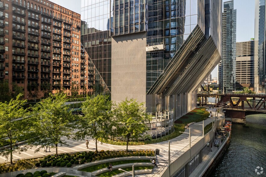 More Photos Of 150 N Riverside Plz, Chicago Office For Lease