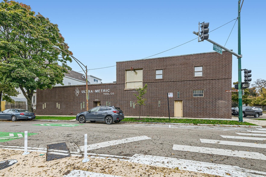 More Photos Of 2950-2958 Leavitt st, Chicago Warehouse For Sale