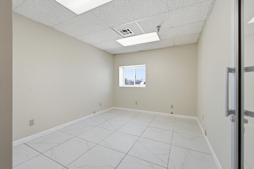 More Photos Of 1400 Orange St, Rosamond Warehouse For Lease