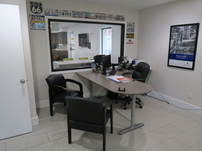 More Photos Of 5638 Star Ln, Houston Auto Dealership For Lease