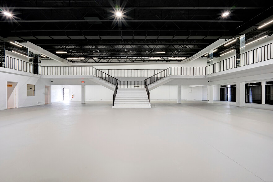 More Photos Of 32 S Dixie Hwy, Lake Worth Freestanding For Sale