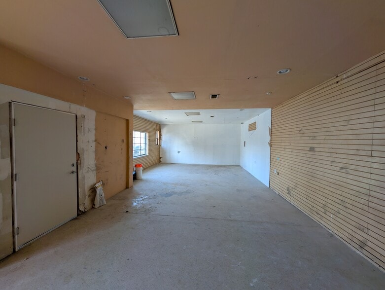 More Photos Of 7624 San Fernando Rd, Sun Valley Industrial For Lease