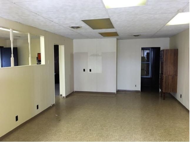 More Photos Of 11 N Meridian St, Washington Office For Sale