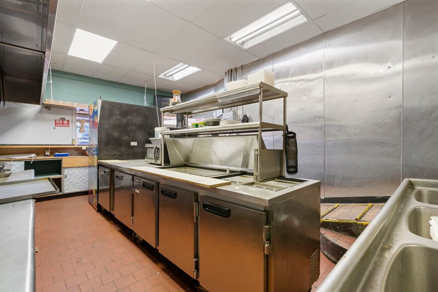 More Photos Of 614 4th Ave, Brooklyn General Retail For Sale