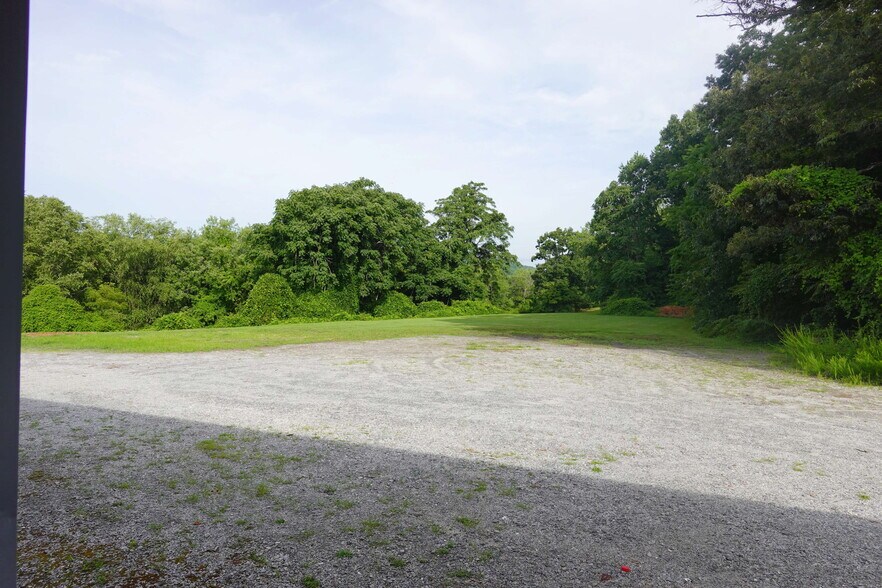 More Photos Of 1495 N Main St, Hendersonville Industrial For Lease