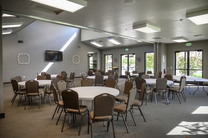 More Photos Of 19920 1st St, Hilmar Restaurant For Lease