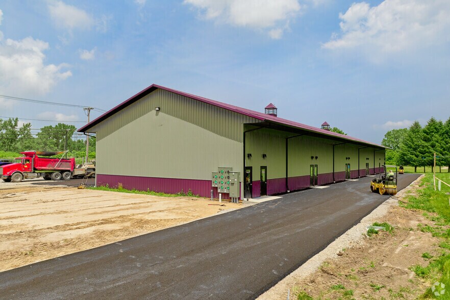 More Photos Of 10 Regency Oaks Blvd, Rochester Warehouse For Lease