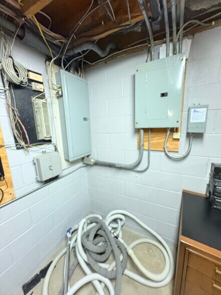 More Photos Of 309 S Chapel St, Louisville Office For Sale