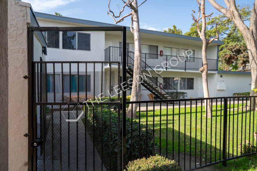 More Photos Of 128 E Wakefield Ave, Anaheim Apartments For Sale