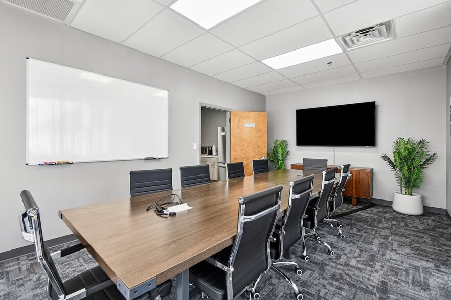 More Photos Of 1255 La Quinta Dr, Orlando Warehouse For Lease