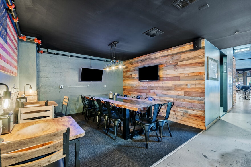 More Photos Of 1335 14th Ave, Longview General Retail For Sale