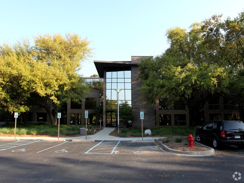 More Photos Of 710 Johnnie Dodds Blvd, Mount Pleasant Medical For Sale