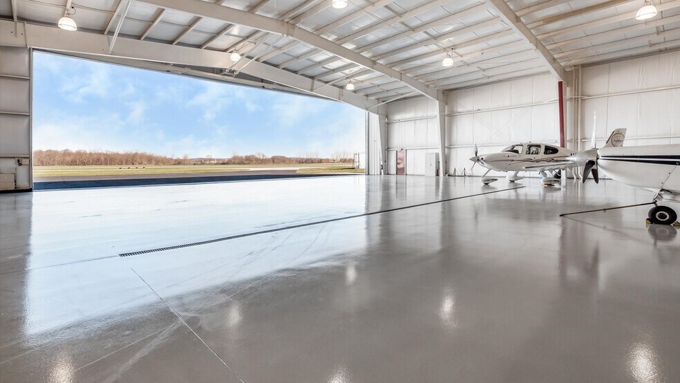 More Photos Of 300 Heath Rd, Heath Airplane Hangar For Sale