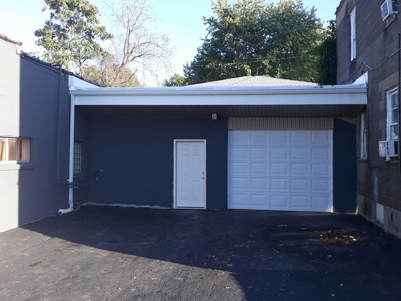 More Photos Of 834 Lemay Ferry Rd, Saint Louis Convenience Store For Lease