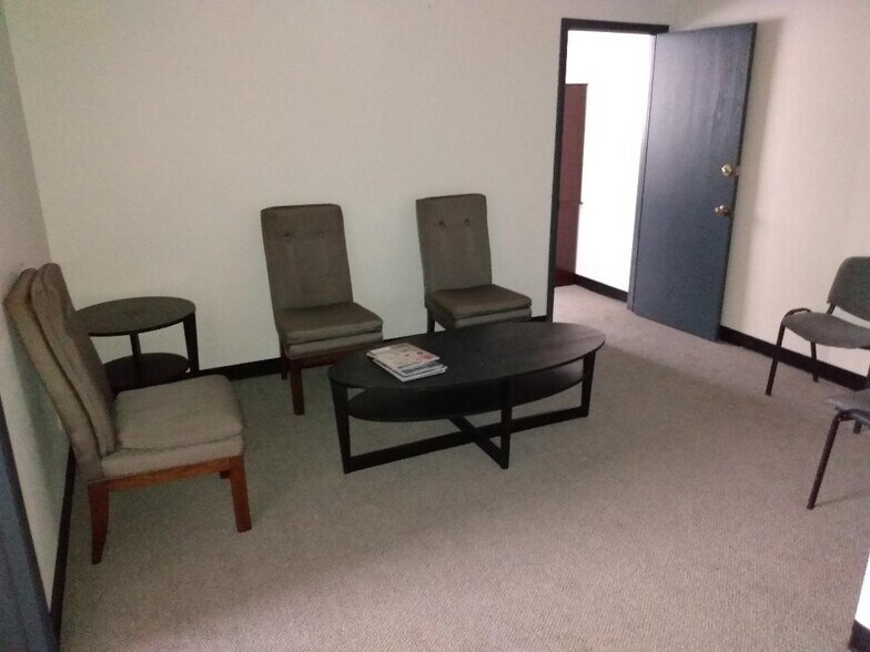 More Photos Of 701 E Irving Park Rd, Roselle Office For Lease