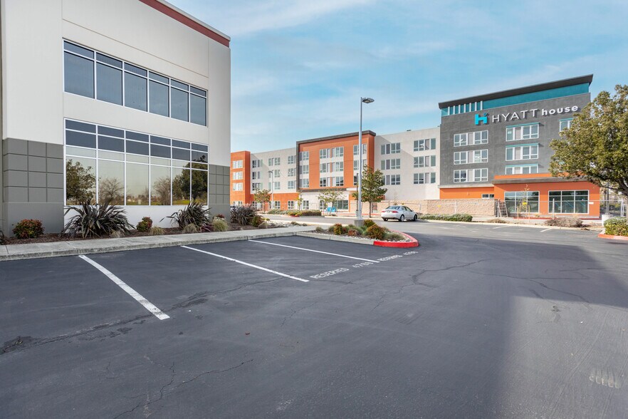 More Photos Of 4750-4794 Duckhorn Dr, Sacramento Research And Development For Lease