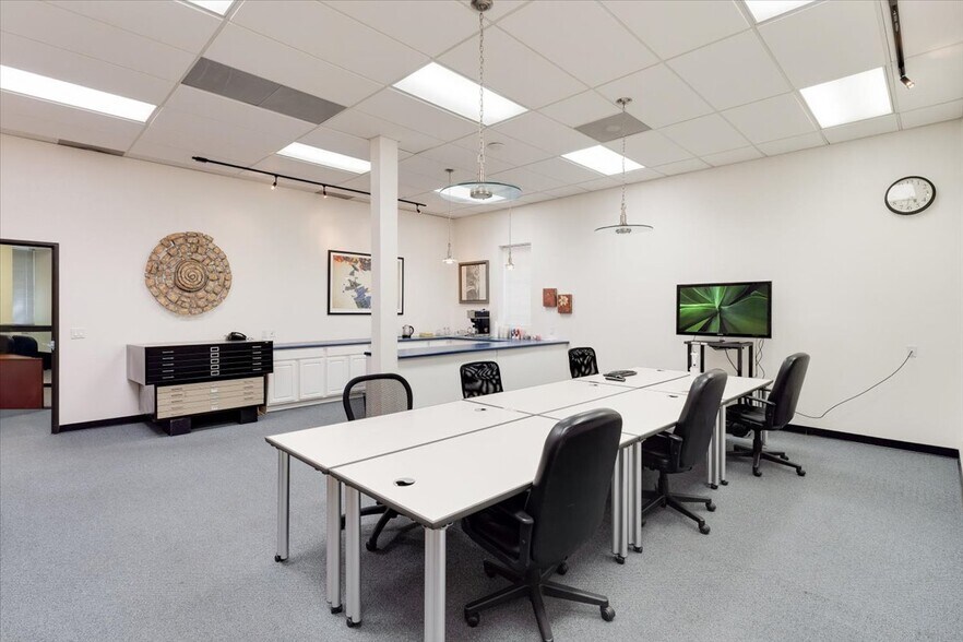 More Photos Of 2413 N Washington St, Denver Office For Sale