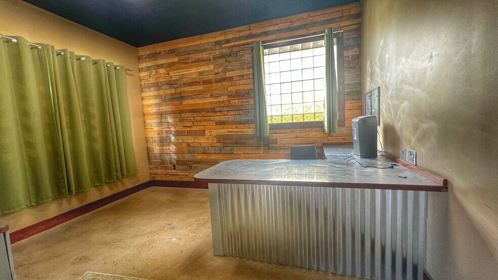 More Photos Of 378 S Van Buren St, Barberton Industrial For Lease